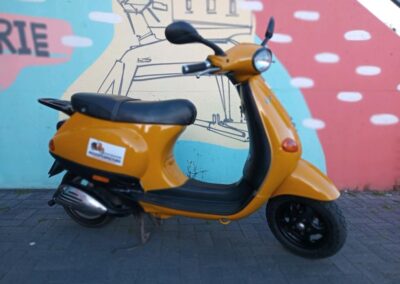 Vespa ET2 50ccm 2 Pers. 50km/h 60€ 24std 100€ Kaution